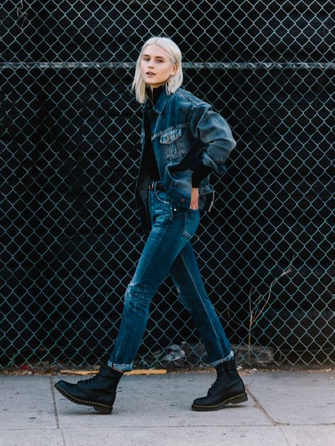 fire on the head : DENIM AND DOCS How To Wear Denim Jacket, 1990s Fashion Trends, Doc Martens Outfits, Martens Style, 1990s Fashion, Double Denim, Looks Street Style, Doc Martens, Outfits Casuales