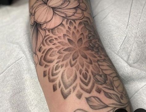 Floral Ornamental Tattoo Design, For Me, Gorgeous Tattoos, Mandala Tattoo Design, Leg Tattoo, Sleeves Ideas, Leg Sleeves, Mandala Tattoo, Arm Sleeve