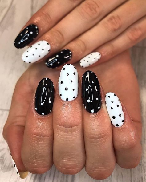 Celeb Nails, Nail Designs For Spring, Black And White Nail, Nails Grunge, Black And White Nail Designs, Black And White Nails, Black And White Nail Art, Gel Press On Nails, Black Acrylic Nails