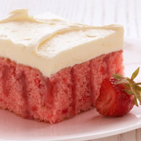 STRAWBERRY REFRIGERATOR CAKE  {duncan hines} Sugar Free Strawberry Cake, Strawberry Refrigerator Cake, Duncan Hines Recipes, Refrigerator Cake, Strawberry Poke Cakes, Cold Cake, Strawberry Cake Mix, Strawberry Cake Recipes, Cake Pie