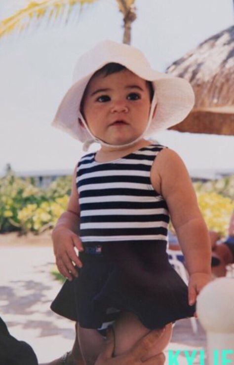 Kylie Jenner Kylie Jenner Baby, Jenner Kids, Kylie Baby, Estilo Kylie Jenner, Kyle Jenner, Childhood Pictures, Kylie J, Jenner Family, Bella Hadid Outfits