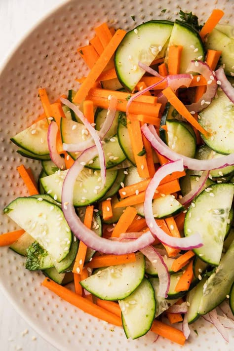 Cucumber Carrot Salad, Easy Cucumber Salad, Vinegar Cucumbers, Carb Sides, Carrot Salad Recipes, Cucumber Salad Recipe, Seasoned Rice Vinegar, Asian Cucumber Salad, Grilled Meats