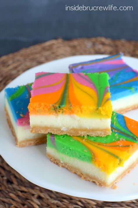 Vanilla cheesecake and vanilla cookies get a fun twist from the rainbow swirl of colors on top. You can change out your colors to customize any party treat. Rainbow Cheesecake, Vanilla Cheesecake, Gateaux Cake, Rainbow Food, Rainbow Swirl, Cheesecake Bars, Sweets Treats, Dessert Bars, Cookie Bars