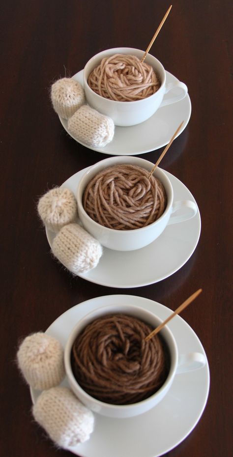 Diy Laine, Yarn Display, Knitting Room, Yarn Storage, Knitted Wit, Yarn Store, Wool Shop, Hot Beverages, Yarn Shop