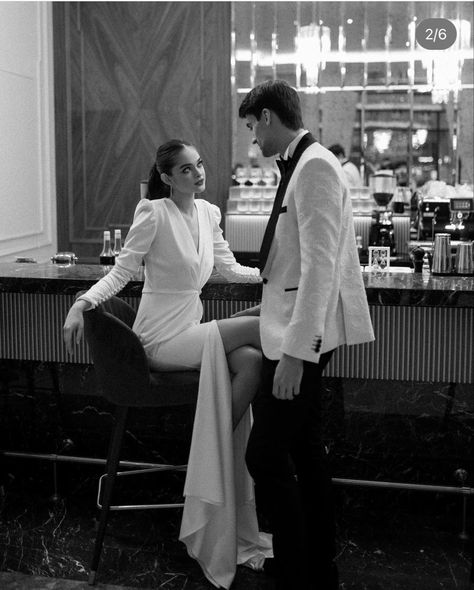 Engagement Photo Shoot Poses, Save The Date Pictures, Classy Engagement Photos, City Engagement Photos, Wedding Photoshoot Poses, Wedding Photo Inspo, Night Wedding, Wedding Photos Poses, Pre Wedding Shoot