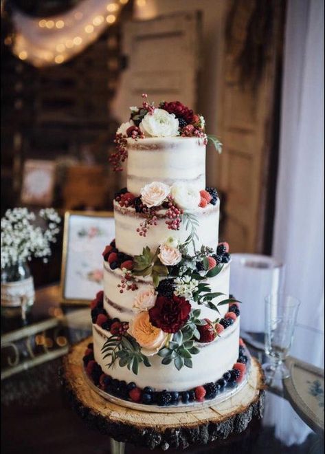 Vintage Pasta, Fruit Wedding Cake, Burgundy Wedding Cake, Cake With Flowers, Best Wedding Colors, Rustic Vintage Wedding, Tiered Cake, Wedding Cake Rustic, Rustic Wedding Cake