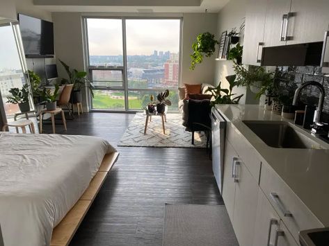 460 Sq Ft Studio, Studio Apartment With Baby, Studio Apartment Setup, 600 Sq Ft Studio, 25m2 Apartment, Apartment Decoration Ideas, Small Luxury Apartment, Apartemen Studio, Toronto Apartment