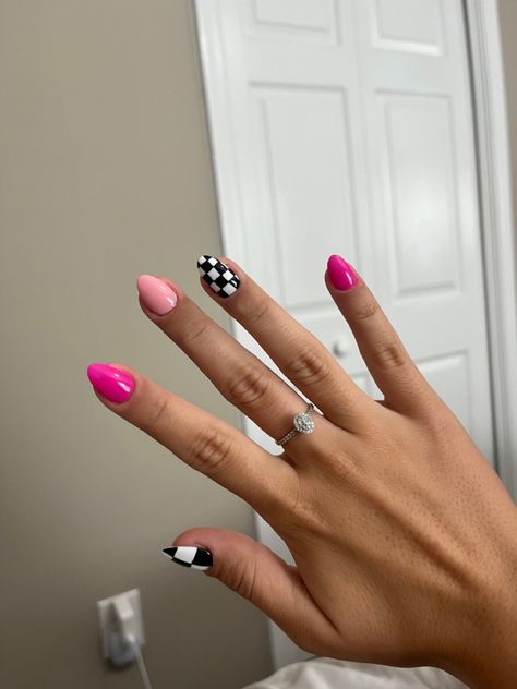 Pink And Checkered Nails, Race Flag Nails, Pink White And Black Nails, Checkered Pink Nails, Nails With Checkered Design, Race Nails Designs Checkered Flag, Racing Nail Ideas, Race Themed Nails, Nickelback Nails