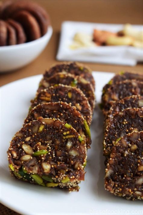 Dried Fig Dessert, Fig Rolls Recipe, Anjeer Recipes, Dry Figs Recipes, Protein Rolls, Diwali Treats, Dates Recipes, Fig Rolls, Fig Dessert