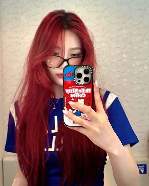 Joy (@_imyour_joy) • Instagram photos and videos Velvet Red Hair, Red Velvet Photoshoot, Joy Instagram, Joy Rv, Park Sooyoung, Hair Icon, Red Icons:), Icons Pfp, Red Velvet Joy