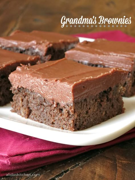 Fodmap Desserts, Fodmap Meals, Lunch Lady Brownies, Fodmap Food, Fodmap Foods, Gluten Free Cake Recipe, Ibs Diet, Chocolate Yogurt, Ibs Recipes