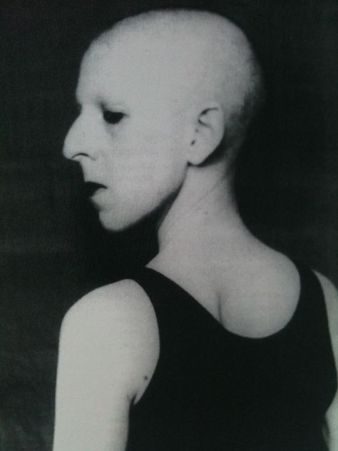 Claude Cahun, Surrealist Photographers, Art History Timeline, Art History Memes, Francesca Woodman, Art History Major, Art History Lessons, History Tattoos, Trans Art