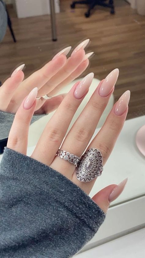 Almond Nude Acrylic Nails, Long Oval Nails, Kardashian Nails, Classy Almond Nails, Manicured Nails, Kutek Disney, Unghie Sfumate, Nagel Tips, Grunge Nails