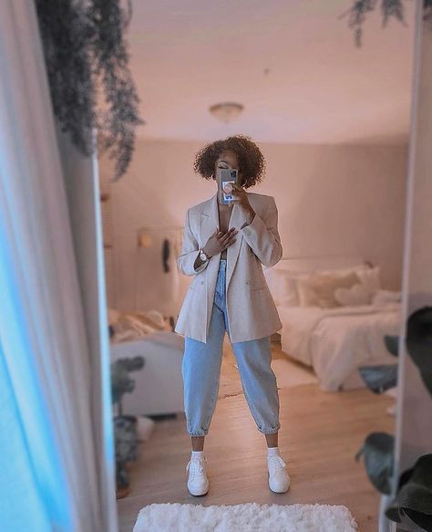 Diuto Ajoku (리아)’s Instagram photo: “Not sure what caption to write tbh! Cheers to a gloomy Sunday! Love y’all ❤️ • - blazer: thrifted - pants: @zara • • • • • • • •…” Sunday Lunch Date Outfit, Gloomy Sunday, Lunch Date Outfit, Sunday Love, Date Outfit, Sunday Lunch, Lunch Date, Date Outfits, Feminine Style