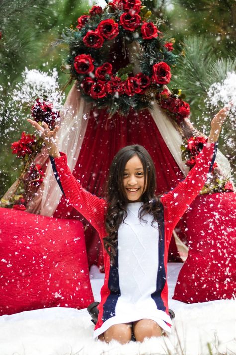 Christmas Tent Photoshoot, Tee Pee Christmas Photo Shoot, Christmas Teepee Photoshoot, Teepee Fall Mini Session, Teepee Tent Christmas Photoshoot, Christmas Tent, Teepee Tent Photoshoot, Teepee Photo Shoot Mini Sessions, Artificial Snow