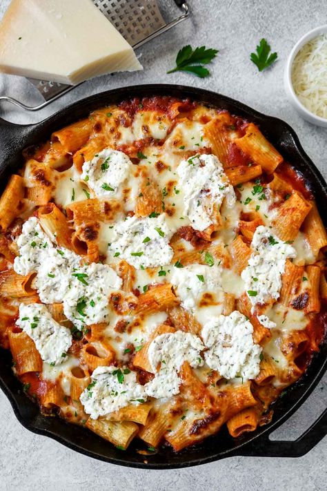 Cheesy Rigatoni, Sausage Rigatoni Recipes, Ricotta Pasta Bake, Ricotta Pasta Recipes, Sausage Pasta Bake, Sausage Rigatoni, Best Freezer Meals, Rigatoni Recipes, Baked Rigatoni