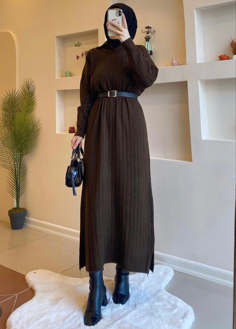 Western Winter Dress, Winter Hijab Outfits Dresses, Modest Winter Outfits Muslim, Elegant Muslim Outfits, Modest Winter Outfits, Modest Outfits Muslim, Outfits Muslim, Dress For Winter, Stylish Outfits Casual