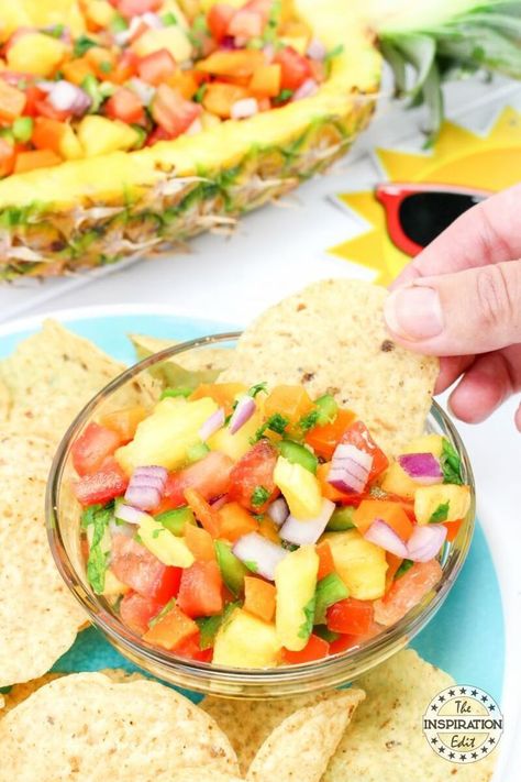 weight watchers zero points pineapple salsa Salsa Easy, Pineapple Salsa Recipe, Luau Food, Easy Salsa Recipe, Fiesta Tropical, Pineapple Salsa, Easy Mexican, Mexican Food Recipes Easy, Hawaiian Food