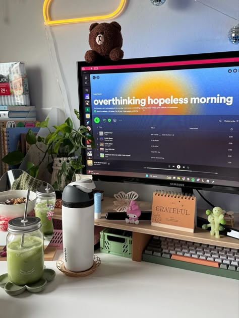 Office Desk Window, Aesthetic Desk Organisation, Aesthetic Desktop Setup, Morning Spotify Playlist, Monitor Setup Aesthetic, Study Set Up Aesthetic, Office Cubicle Aesthetic, At Work Office Decor, L Shaped Desk Setup