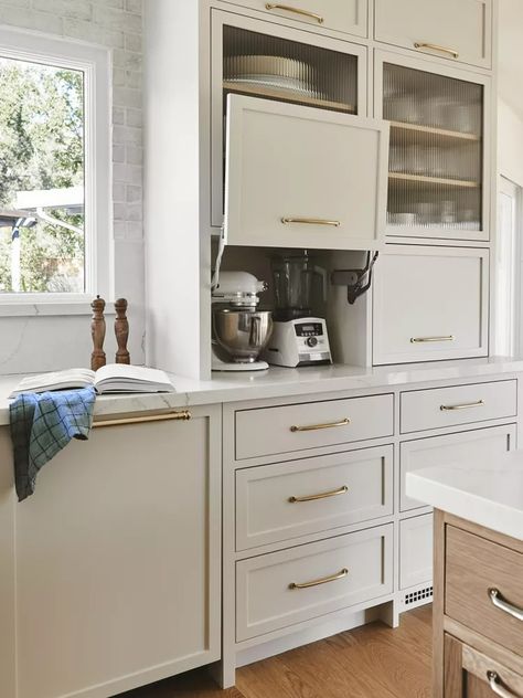 No Upper Cabinets, Cabinet Trends, Kitchen Cabinet Organization Ideas, Kitchen Cabinet Trends, Appliance Garage, Neutral Kitchen, Kitchen Solutions, Kitchen Cabinet Organization, Stunning Kitchens