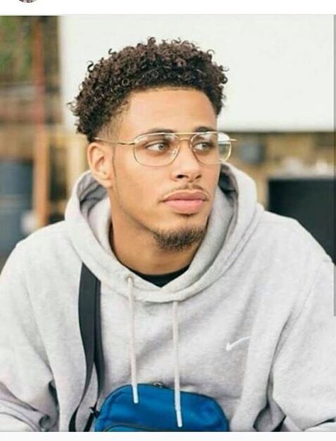 Pelo Afro, Corte De Cabelo Masculino, Wearing Glasses, Curly Hair Men, Good Looking Men, Black Is Beautiful, Haircuts For Men, Cute Black, Curly Hair