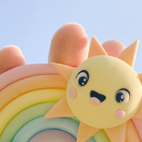 Fondant Rainbow, Summer Cake, Yellow Bee, Up All Night, Fondant Figures, Sugar Art, Cake Toppers, Fondant, The Sun