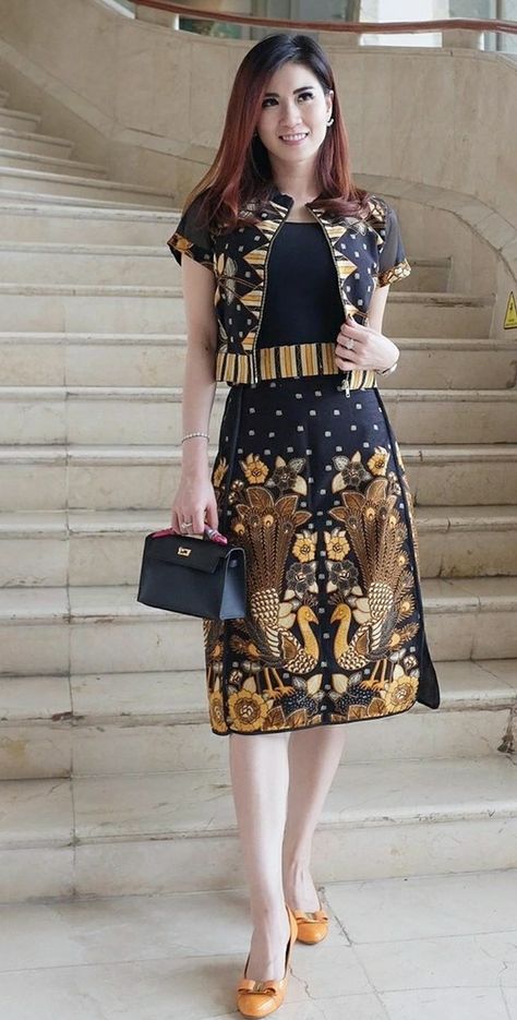 Dress Batik Modern Fashion Style, Batik Modern Fashion Style, Dress Batik Modern, Model Dress Batik, Modern Filipiniana Dress, Batik Dress Modern, Batik Kombinasi, Batik Clothing, Batik Skirt