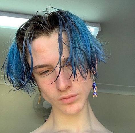 Shane Emmerson, Blue Hair Men, Blonde Hair With Blue Tips, Blue Tips Hair, Boys Dyed Hair, Boys Blue Hair, Uzzlang Boy, Bright Blue Hair, Middle Hair