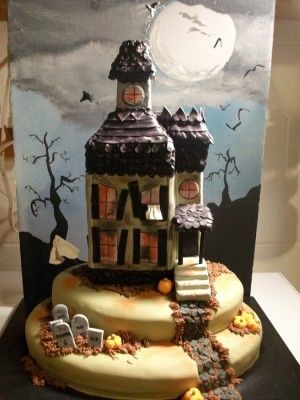 haunted house Haunted House Cake, Spooky Halloween Cakes, Cake Halloween, Bolo Minnie, House Cake, Royal Icing Decorations, Halloween Baking, Halloween Cake, Cake Stuff