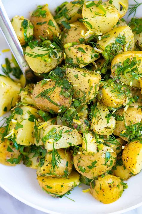 Herb Potato Salad, Potato Salad No Mayo, Herbed Potato Salad, Red Bliss Potatoes, Potato Salad Dressing, Red Potato Salad, Potato Salad Recipe Easy, Potato Salad With Egg, Easy Potato Salad