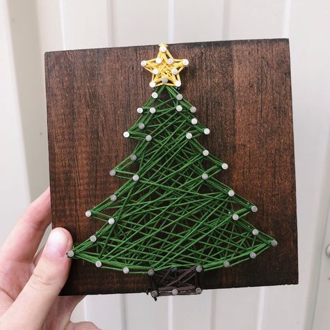 Free Christmas String Art Templates, Nail Yarn Wood Art Christmas Tree, Christmas String Art Patterns Free Printable, Christmas Tree String Art Template, Christmas String Art Templates, Christmas String Art Patterns, String Art Christmas Tree, String Art Ornaments, Wood String Art