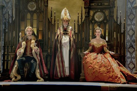 Reign - queen Mary and Francis Reign Coronation, Reign Season 2, Reign Cast, Reign Mary And Francis, Reign Tv Show, Marie Stuart, Reign Mary, Reign Fashion, Reign Dresses