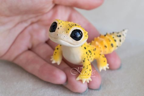 Clay Lizards Geckos, Polymer Clay Salamander, Futurama Poster, Ceramic Gecko, Clay Lizard, Trout Painting, Polymer Clay Halloween, Insect Tattoo, Easy Animals