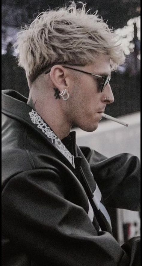 Punk Hair Men, Attractive Celebrities, Bleached Hair Men, Mens Haircuts Short Hair, Guy Haircuts Long, Ronnie Radke, Stylish Short Haircuts, Goth Hair, Colson Baker