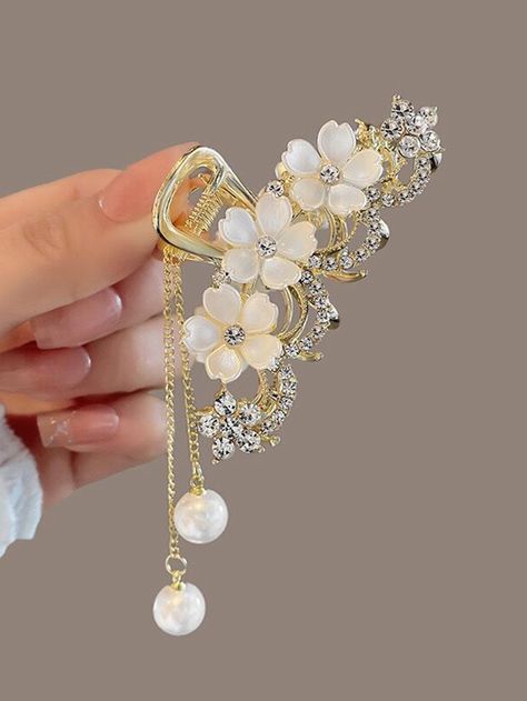 1pc Women's Delicate Rhinestone Flower & Tassel Hair Claw Clip, Retro & Elegant Half Up Style, Sweet And CuteI discovered amazing products on SHEIN.com, come check them out! Fancy Claw Clip, Metal Hair Clips, Fancy Hairstyles, Fancy Jewellery, Luxury Hair, Metallic Hair, Crystal Flower, Fantasy Jewelry, Hair Claws & Clips