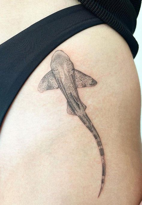 100 Magnificent Shark Tattoos ( The Biggest Gallery) - The Trend Scout Small Shark Tattoo, Aquatic Tattoo, Shark Tattoo Ideas, Whale Shark Tattoo, Sea Life Tattoos, Hai Tattoo, Marine Tattoo, Sea Tattoo, Shark Tattoo