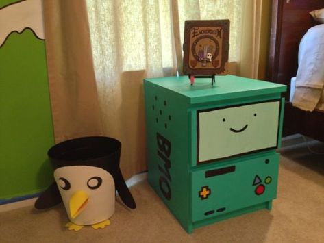 Adventure Time BMO Nightstand Adventure Time Decor, Geek Bedroom, Adventure Time Room, Unusual Bedside Tables, Geek Home Decor, Gamer Decor, Geek Room, Nerd Room, Ikea Hack Ideas