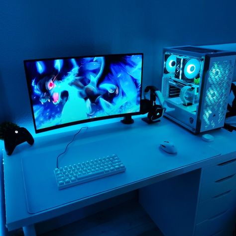 Blue Set Up Gaming, Cyan Gaming Setup, White And Blue Setup, Blue Setup Aesthetic, Blue And White Setup, Dark Blue Gaming Setup, Blue And White Gaming Setup, One Monitor Gaming Setup, White And Blue Gaming Setup