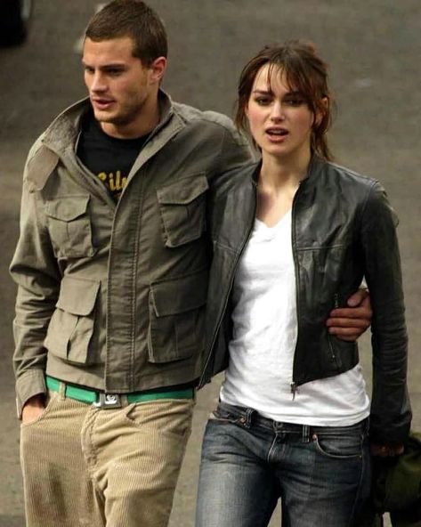 James Dornan, Keira Knightley Style, Kiera Knightly, 90s Street Style, Jaime Dornan, Keira Knightly, Cold Fits, Downtown Outfits, Army Fashion