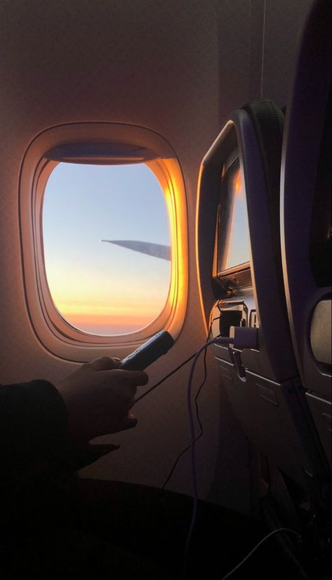 next time im getting the window seat Airplane Seat Aesthetic, Window Seat Airplane, Airplane Seats, Korean Air, Airplane Window, Window Seat, Reference Photos, Car Mirror, The Window