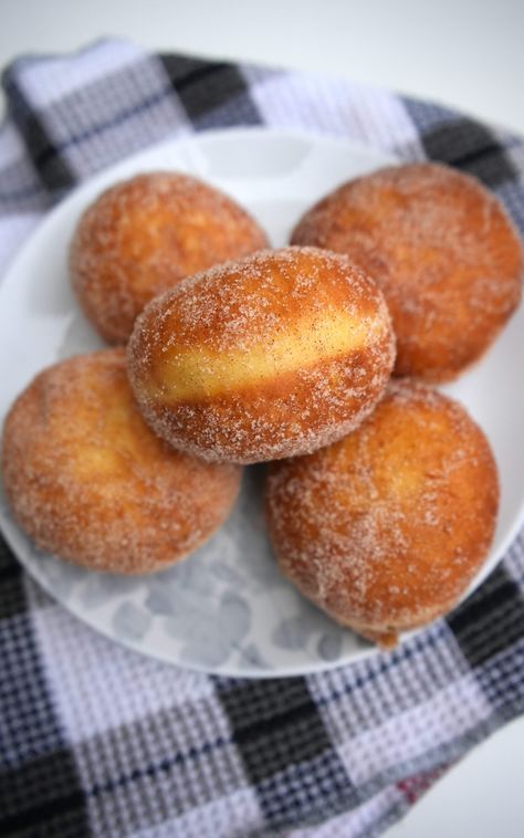 How to Make the Best Fluffy Donuts - Food Sturvs Boston Cream Doughnut Recipe, Classic Donut Recipe, Donuts Holes, Cream Doughnut, French Donuts, Dumpling Casserole, Rainbow Afghan, 5 Whys, Chicken Dumpling