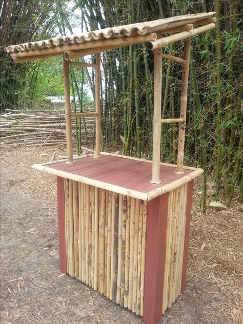 Small Tiki Bar with Bamboo Roof... Tiki Bars Backyard, Tiki Bars Diy, Bamboo Roof, Tiki Bars, Bamboo Bar, Tiki Lounge, Diy Bar, Diy Backdrop, Garden Bar