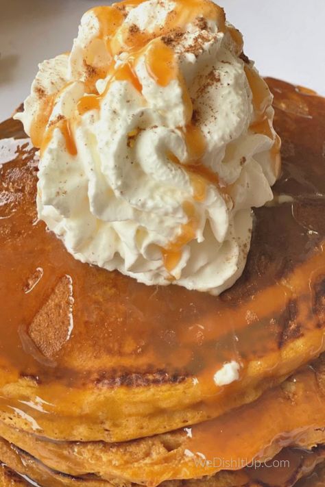 These Quick Puffy Pumpkin Pancakes  are so delicious. They are made with complete pancake mix ,pumpkin puree and pumpkin spice. Than, they are topped with cinnamon caramel sauce. These pancakes are a copy cat version of Frisch's big boy pumpkin pancakes. Cinnamon Sauce Recipe, Caramel Apple Pie Cookies, Bunt Cake Recipe, Puree Pumpkin, Pecan Pancakes, Spice Pancakes, Pumpkin Spice Pancakes, Caramel Apples Easy, Cinnamon Caramel