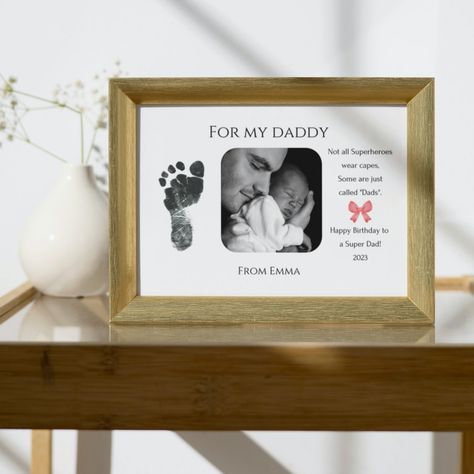 Celebrate a new dad's superhero status with a custom gift! This footprint frame with a picture is the perfect present for Father's Day. Get the printable and create a heartfelt keepsake for the proud father in your life. Newborn Footprint Art, Baby Handprint Crafts, Diy Father's Day Cards, Baby Footprint Art, Fathers Day Poems, Gift For New Dad, Father's Day Printable, Mother Poems