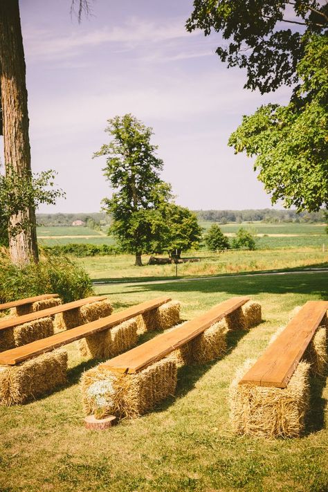 Hiasan Perkahwinan, Unique Rustic Wedding, Majlis Perkahwinan, Rustic Backyard, Rustic Wedding Decorations, Ceremony Seating, Hay Bales, Wedding Forward, Rustic Country Wedding