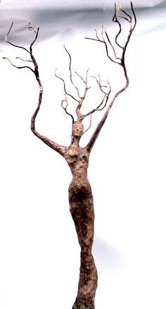 one of a kind paper mache sculpture by Rachael DiRenna Modrock Sculpture, 3d Paper Mache, Papier Mache Art, Paper Mache Tree, Sculptures Sur Fil, Boom Kunst, Tree Spirits, Tre Kunst, Paper Mache Projects