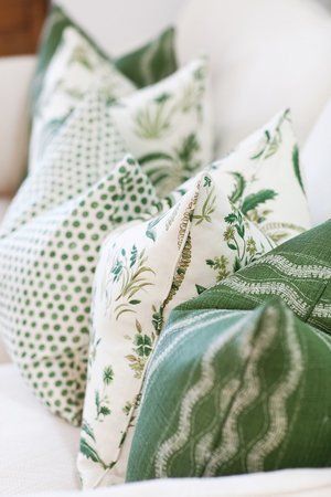 Green Cottage, Decor Business, Coastal Living Rooms, Cottage Interiors, White Cottage, Green Rooms, Green Decor, Green With Envy, Pillow Talk