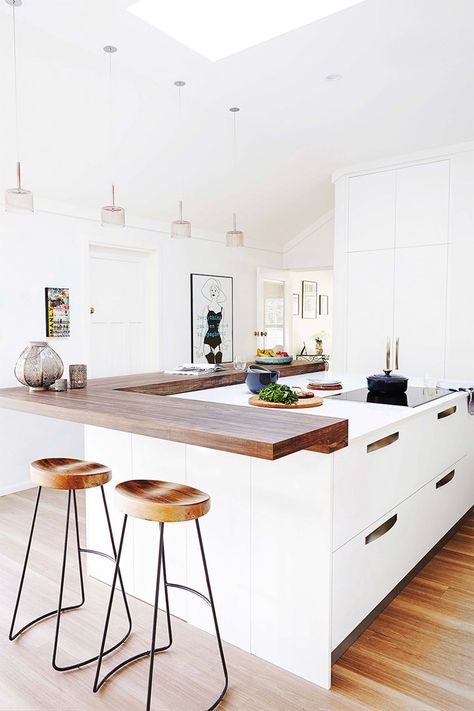 Art Deco Interior Kitchen, White Kitchen Stools, Backsplash For White Cabinets, Eco Kitchen, Wood Floor Kitchen, New Kitchen Cabinets, Diy Kitchen Cabinets, Kitchen Diner, Apartment Kitchen