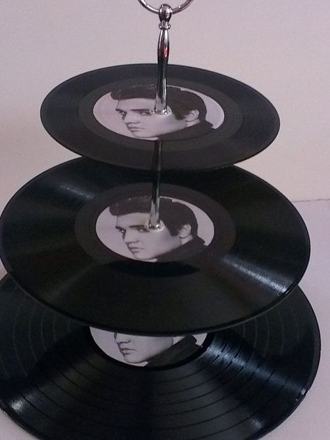 Vinyl Record Cake, Elvis Birthday Party, Elvis Presley's Birthday, 1950s Theme Party, Elvis Cakes, Elvis Party, Record Cake, Elvis Birthday, Elvis Wedding