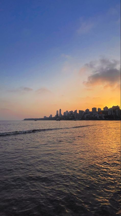 Mumbai Evening Snap, Mumbai Sunset, Mumbai Aesthetic, Marine Drive Mumbai, Marine Drive, Mumbai City, Snap Ideas, Sky Photography Nature, Snap Streak